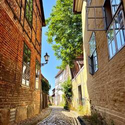 Ja, was ich auch liebe, sind natürlich kleine Gässchen und..