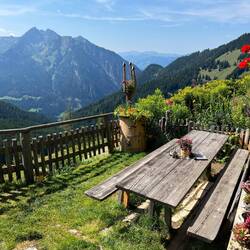 Auf der Maurachalm gönnen wir uns Brettljause