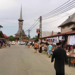 Wie überall - kaum gibt es was zu sehen, stehen die Souvenierbuden rum