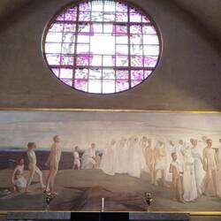 Auch schlicht mit schöner Fenster in Pink-Tönen