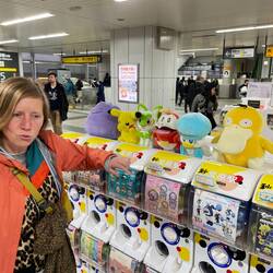 Und Spielzeug aus Automaten kaufen - überall möglich