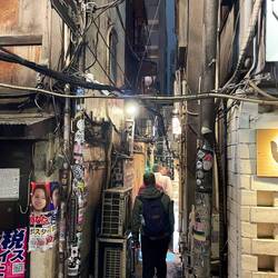 Im Golden Gai, um das echte Tokio zu spüren