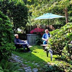 Mary und Sepp genießen die Sonne