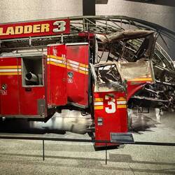 im Museum 9/11: Einsatzwagen der nahe dran war...