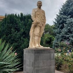 Hier gibt es sogar noch ein Denkmal von Stalin