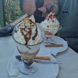 Philippe meint, sein Eis sei zu klein 🤣