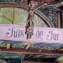 Ein sehr schönes und irgendwie ungewöhnliches Kruzifix