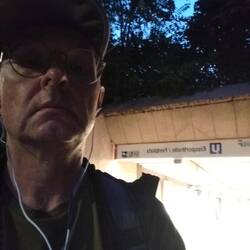 Die Rückkehr in die Zivilisation genannt öffentlicher Personennahverkehr.