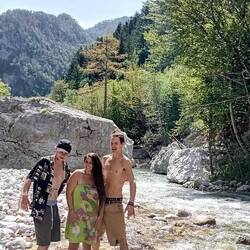 Just before the border we saw one last chance to jump in the crystal clear waters 💦