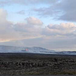No es Biud usem Bus vor lavaspukende Ärdspaute ir Nechi vo Keflavík
