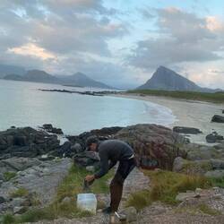 Vincent fleißig beim Abwaschen