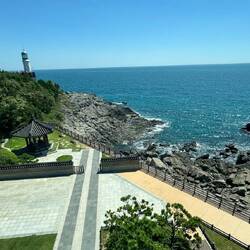 Thus is the lap pool right near the waters edge on the left side rocks