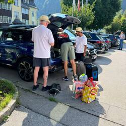 Random taxi driver helps the guys pack our car!!! 🤣