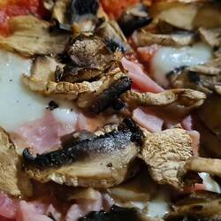A quick pizza before driving to my apartment