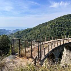 Alte Eisenbahnbrücke oberhalb von Menton