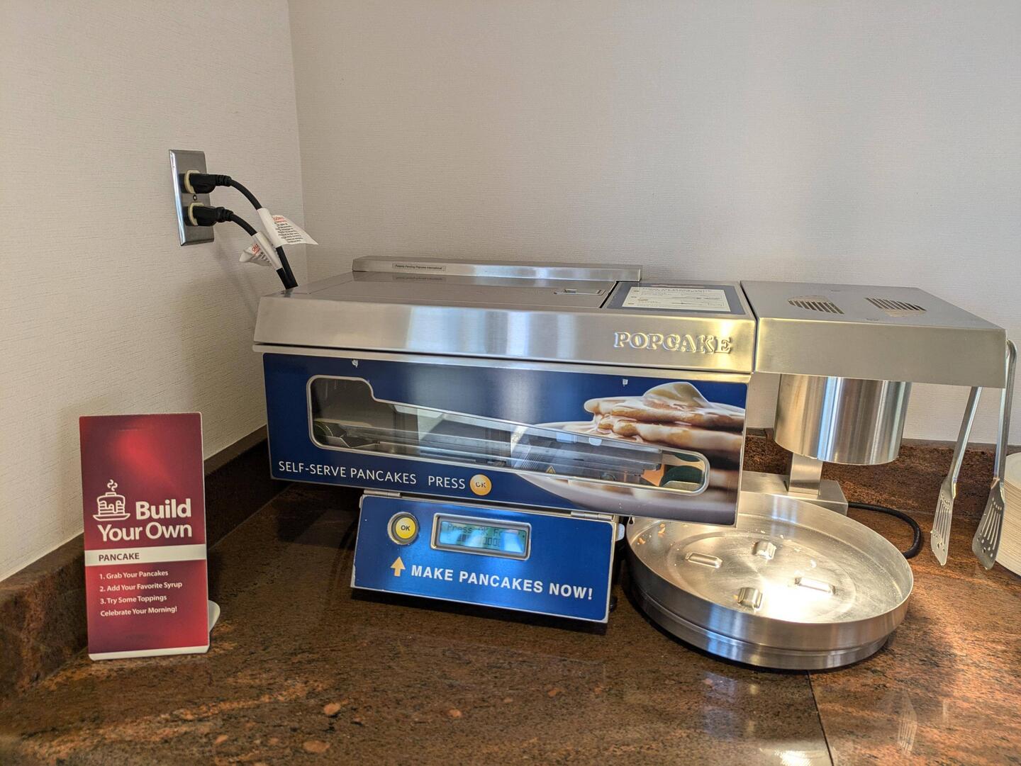 Heute morgen im Hotel eine Pancake-Maschine, wenn jemand noch eine zusätzliche Küchenmaschine sucht.