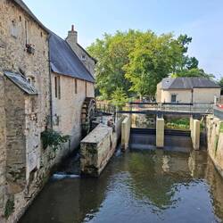 Einmal um die Ecke diese Idylle mit Angler.