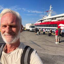 Mit der Ferry Flyingcat 6 in Piräus gelandet