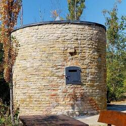 Historischer Kalkbrennofen