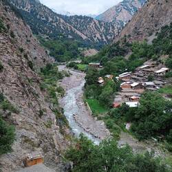 Ausblick über das Rumbur Valley in Richtung Afghanistan