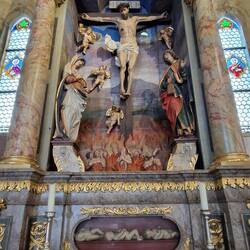 Het graf van de stichter van de kerk: Modestus