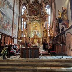De familie viering voor 60 jaar huwelijk in het koor
