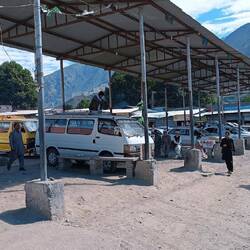 Bushof von Chitral für alle Fahrten in den Süden.