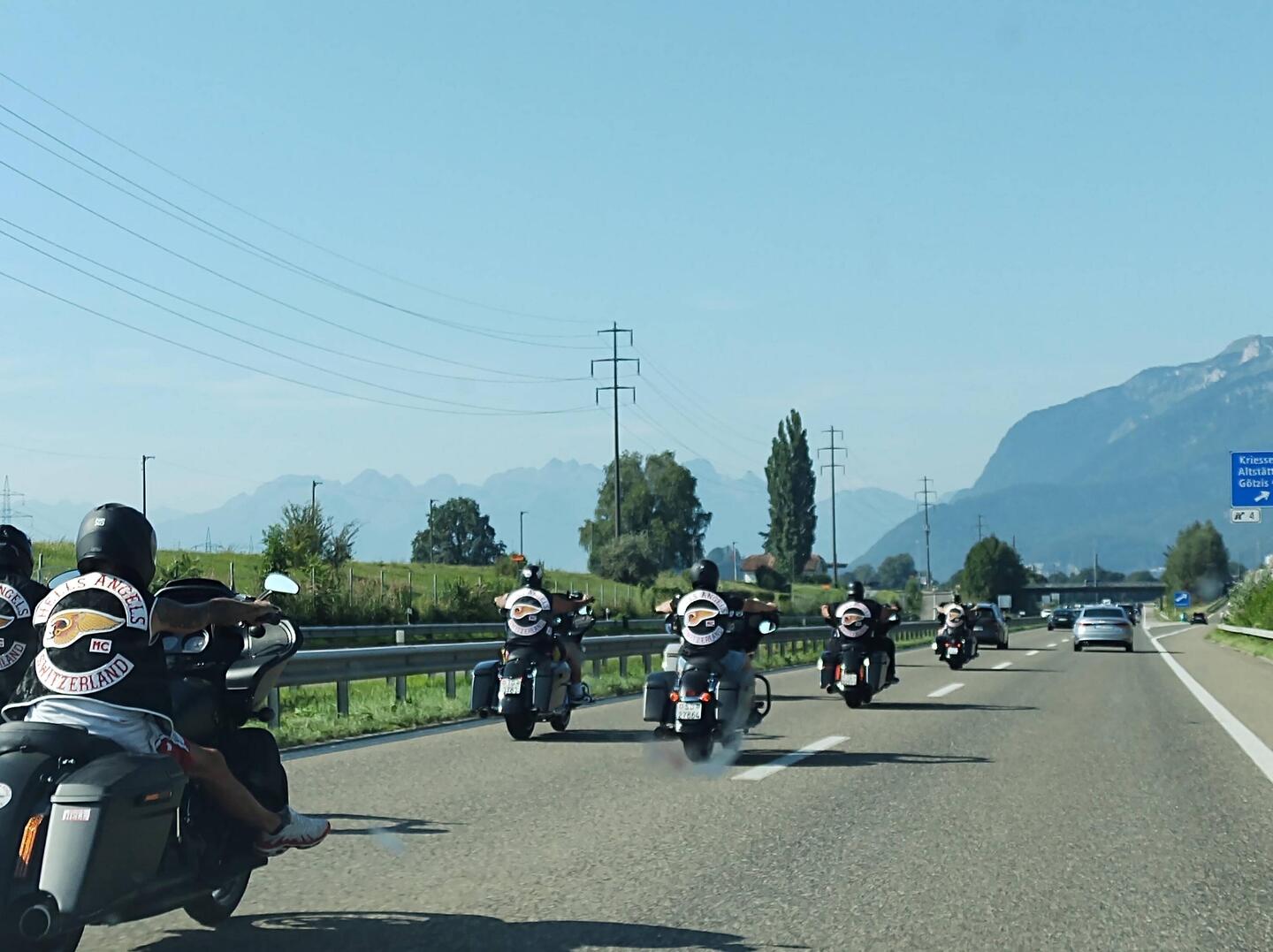 In Begleitung der Hells Angels durch die Schweiz