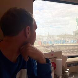 Einlaufen in den Hauptbahnhof in Köln über die Hohenzollern-Brücke