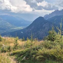 Malerisch gehts ins Tal