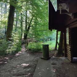 Freedenhütte - hier liegt auf meinen morgendlichen NW-Touren fast immer ein Wanderer