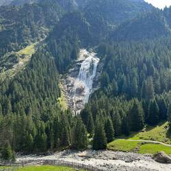 Mit Blick auf Grawafall