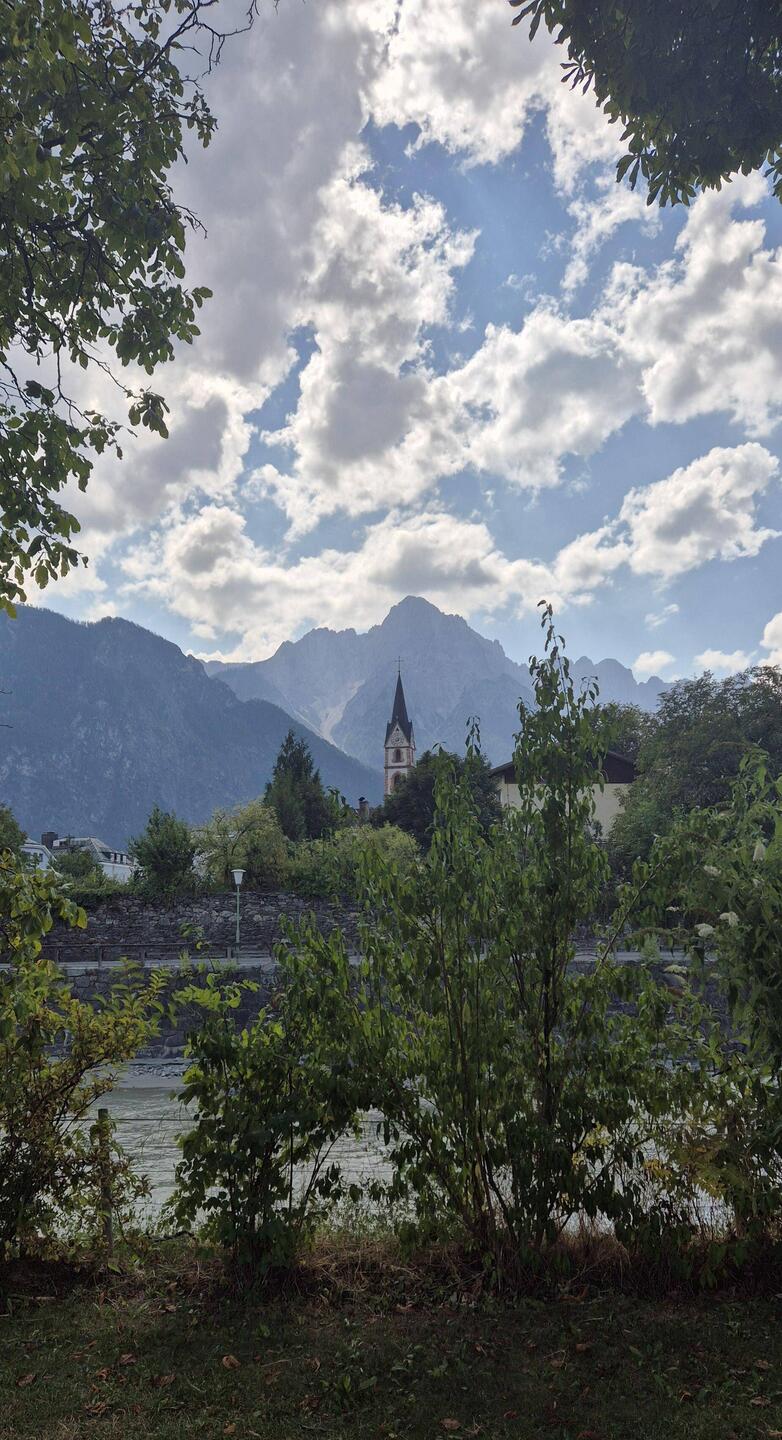 Entspannen an der Drau mit Kirch- und Bergblick