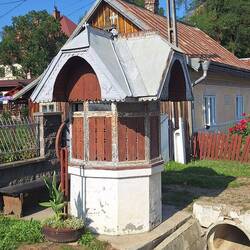 Brunnen, wie sie hier überall stehen