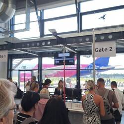 Kurz vor Abflug in Memmingen, das Flugzeug steht bereit
