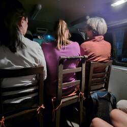 Holzstühle in der zweiten Reihe...🙈