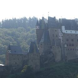 Burg Eltz von Weitem