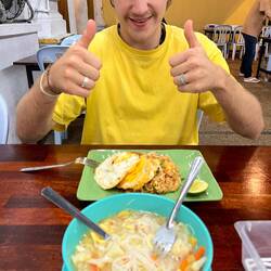 Unser erstes Essen. Meine Bihun Super war, der Sidney war auch ganz zufrieden mit seinem Padtai