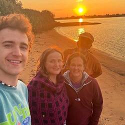 Schöner Abendspaziergang an der Elbe