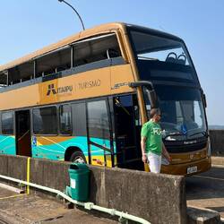 Unser Touri-Bus, mit dem wir durch die Anlage gefahren werden
