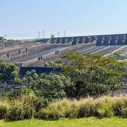 Hier kann das Wasser abfließen, falls der Wasserstand des Stausees zu hoch ist