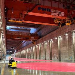 Wir haben nie verstanden wofür diese riesige Halle genutzt wird