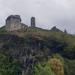 Hübsche alte Burg zum St. Bernado hoch