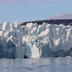 This is the edge of the glacier and only 1 tenth of it's height