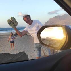 Inaki, mit 20 Jahren hat er ihr einen Monat am Strand zum Surfen geschlafen