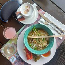 Pho; heute mal Guave und Ananas "infused Water"