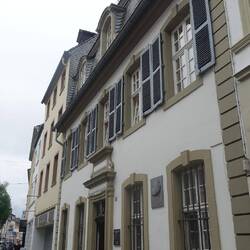 Das Karl Marxs Geburtshaus von der Straße aus