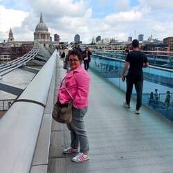 Millennium Bridge mit Blick auf St Paul's Cathedral...gefühlt alle 10 Meter ein einmaliger Blick😍😍