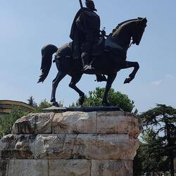 Skanderbeg hoch zu Ross