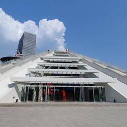 Die Pyramide von unten